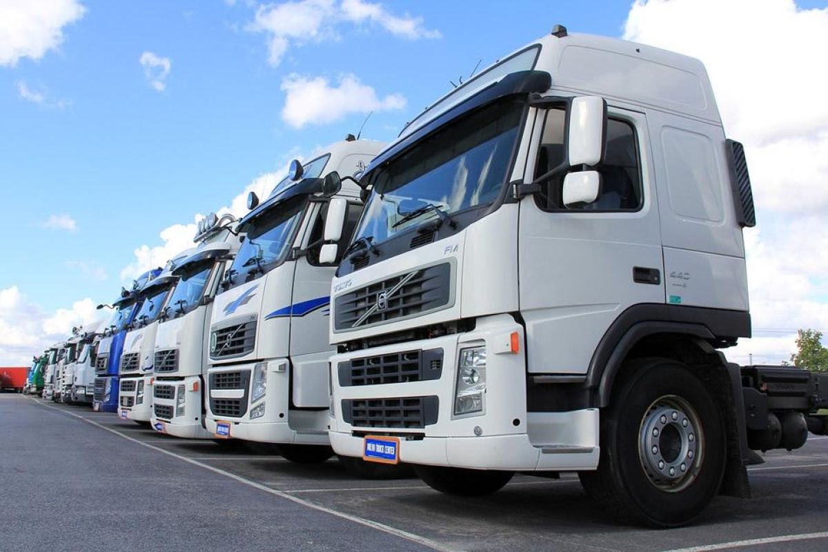 Truck fleet security on vehicle tracking system software